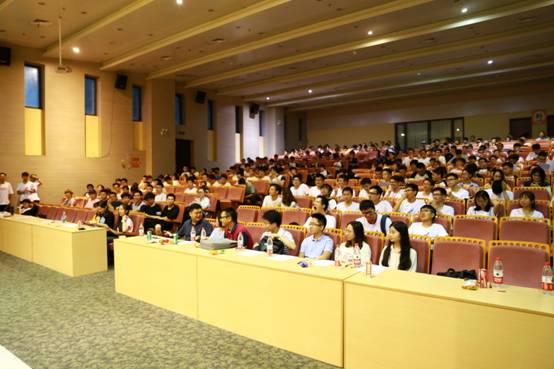 图一 女优
2016级全体学生及到场嘉宾.jpg